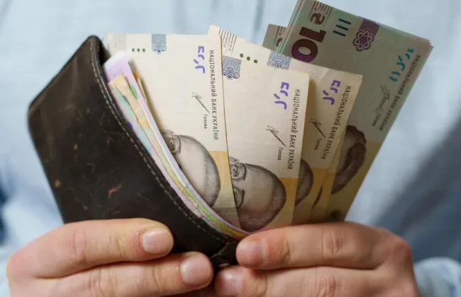 З 2027 року мінімальну зарплату можуть підняти до 12 000 грн, а мінімальну пенсію, до 6 500 грн